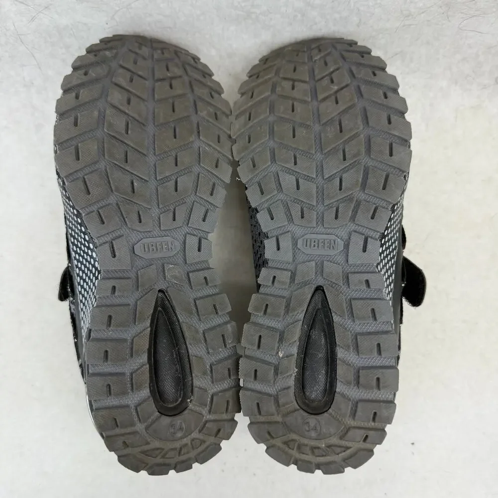 Ubjen Boy's Gray‎ & Black Athletic Sneakers - Size 34
